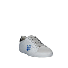 Carica l&#39;immagine nel visualizzatore di Gallery, Sneakers uomo bianche con logo in contrasto
