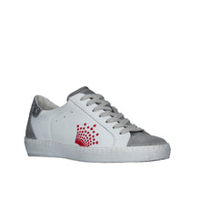 Carica l&#39;immagine nel visualizzatore di Gallery, Sneakers in pelle bianca con corona fucsia
